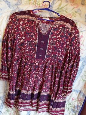 EUC Knox Rose Burgundy Floral Peasant Tunic